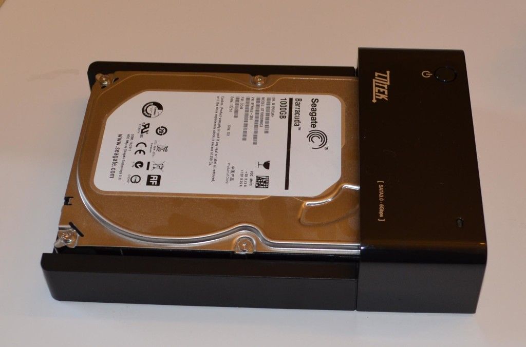 A 3.5" drive inserted into the Liztek HDDS1BS.