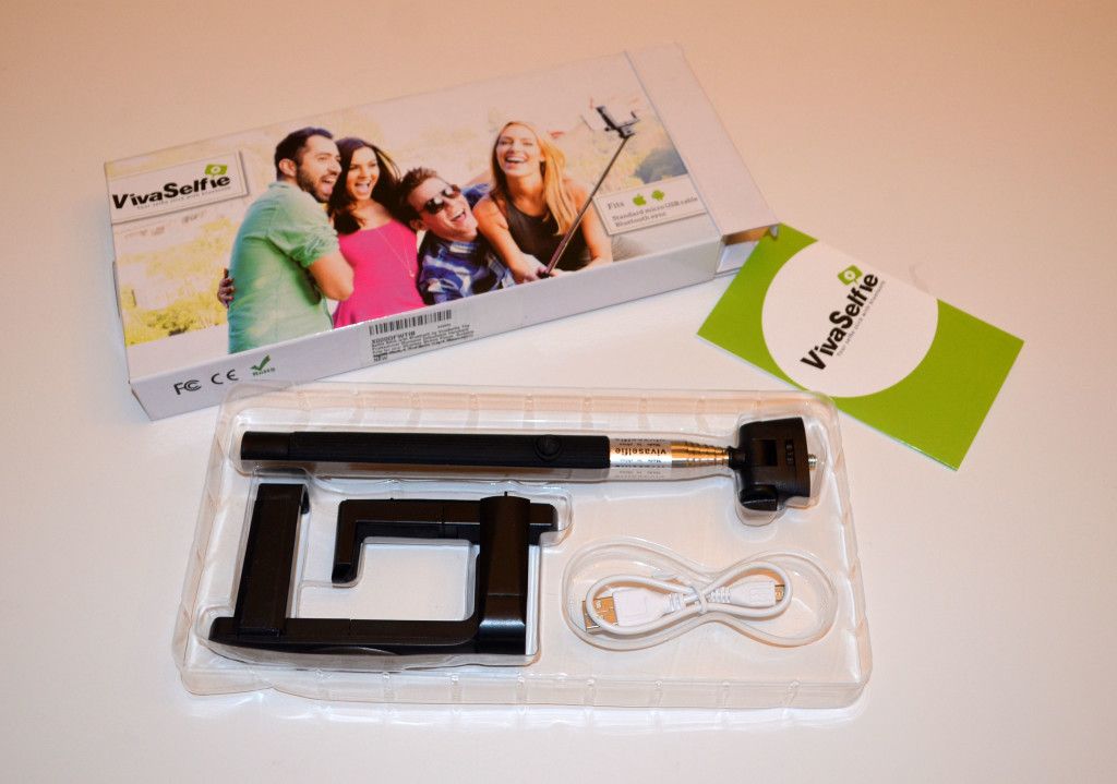 The contents of the VivaSelfie package.