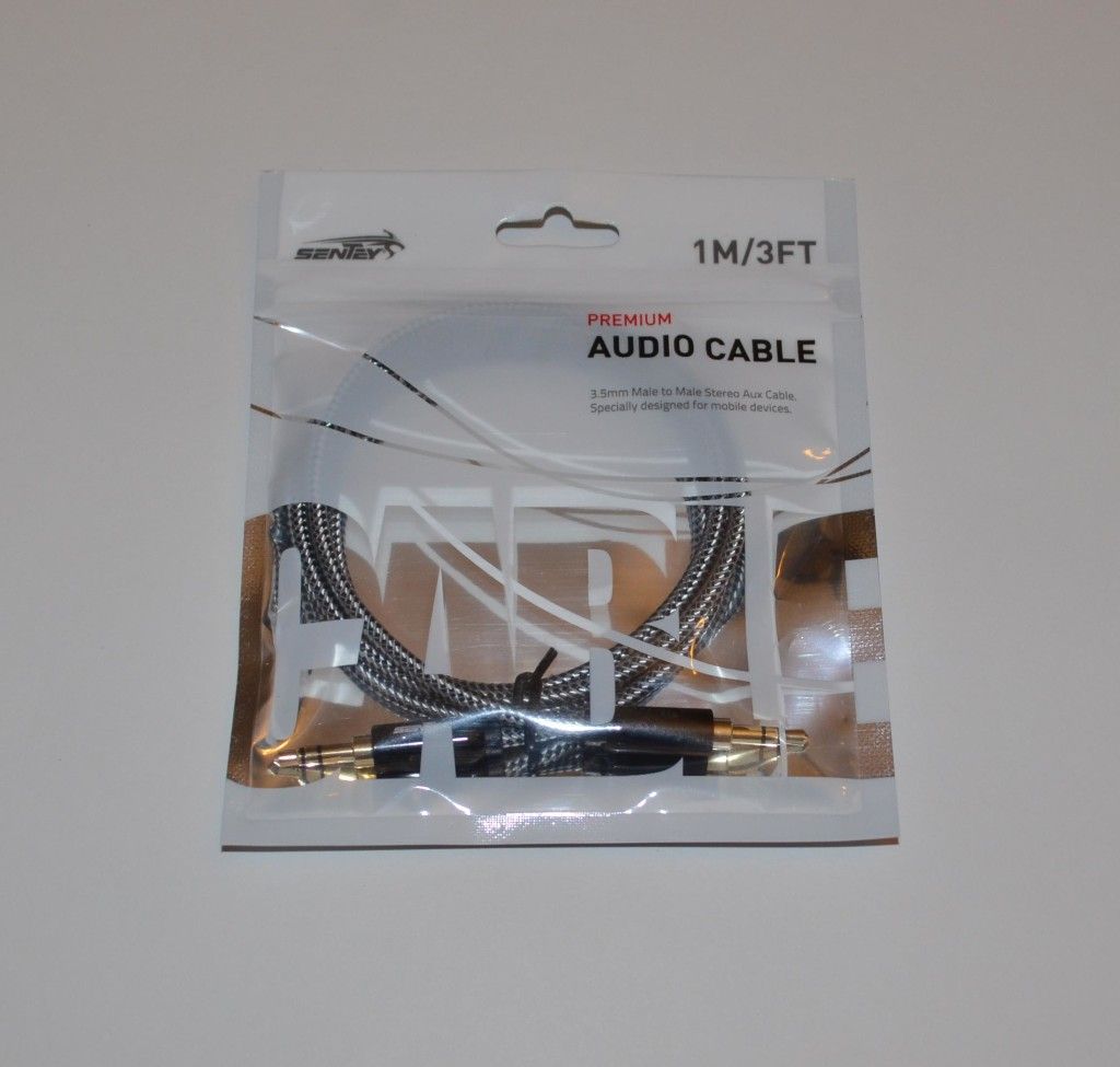 Sentey 3.5mm audio cable packaging.