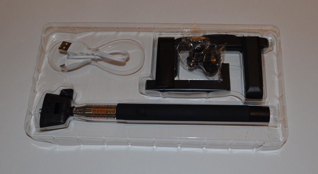 This is how the Selfie Stick Professional 2-in-1 Bluetooth Monopod comes.