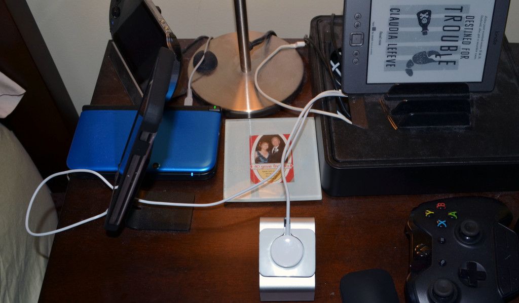 One view of the stand bedside.
