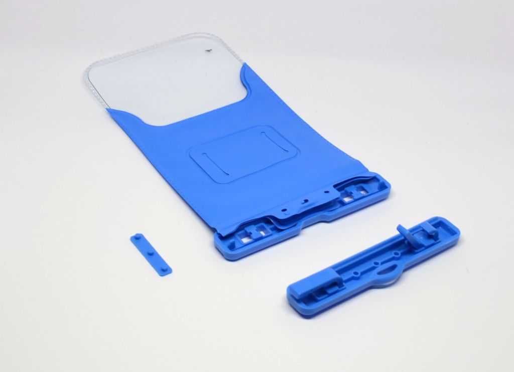 One pair of snaps, with the other pair attached to the bag.