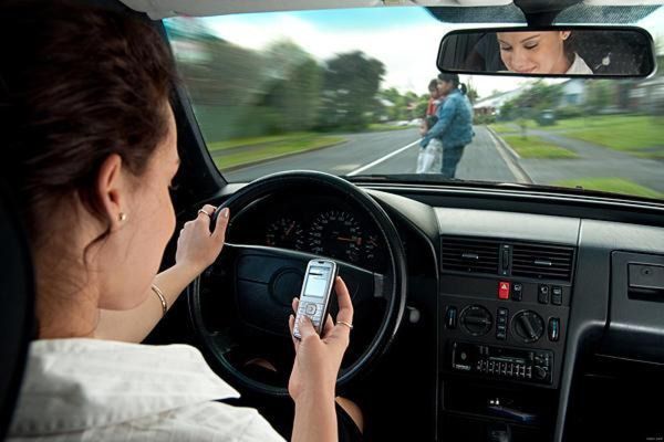 That's a killer phone she's texting on. Source: http://media.ed.edmunds-media.com/non-make/ns/ns_41713_600.jpg