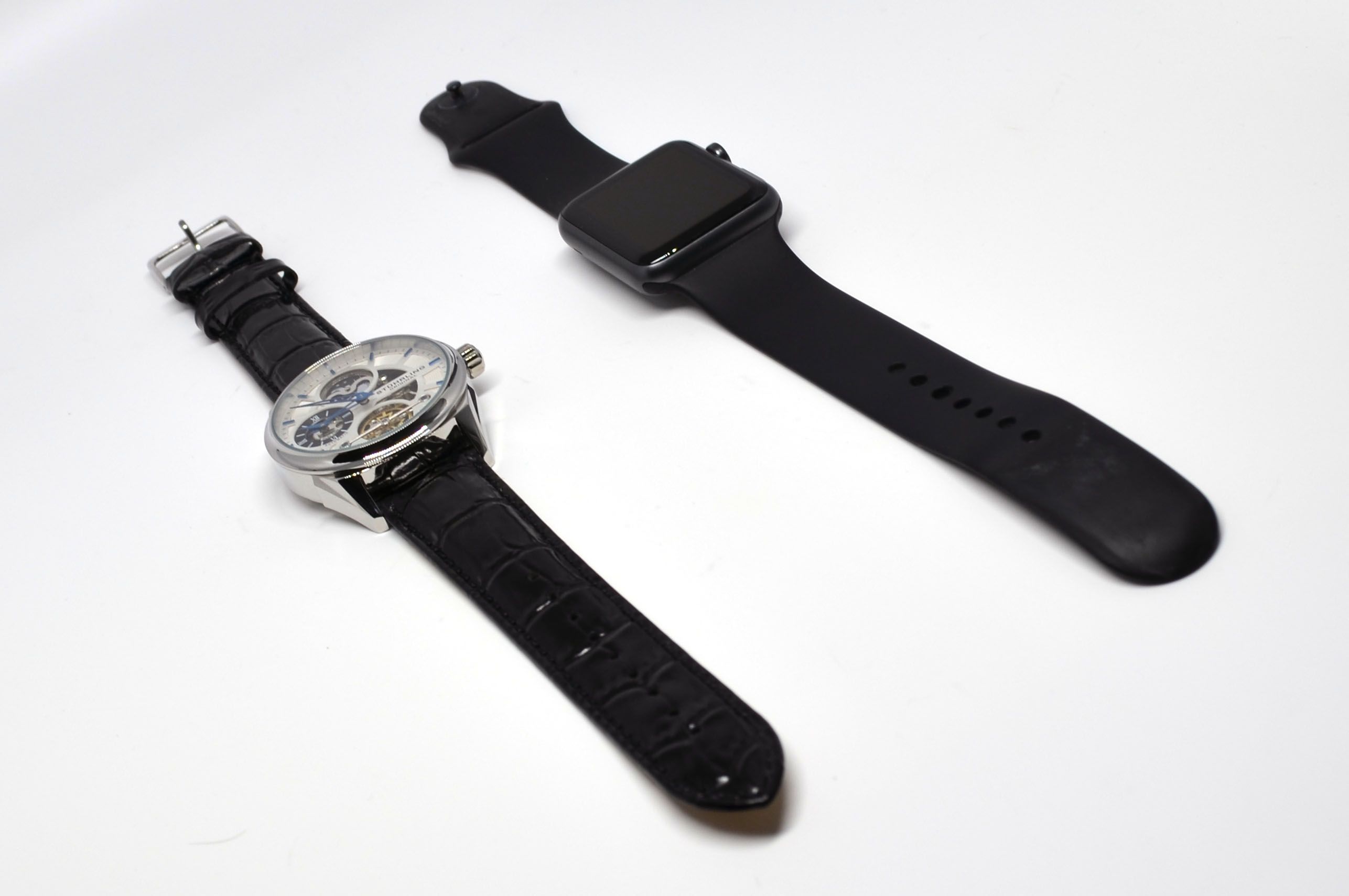 Size comparison with a 42mm Apple Watch.