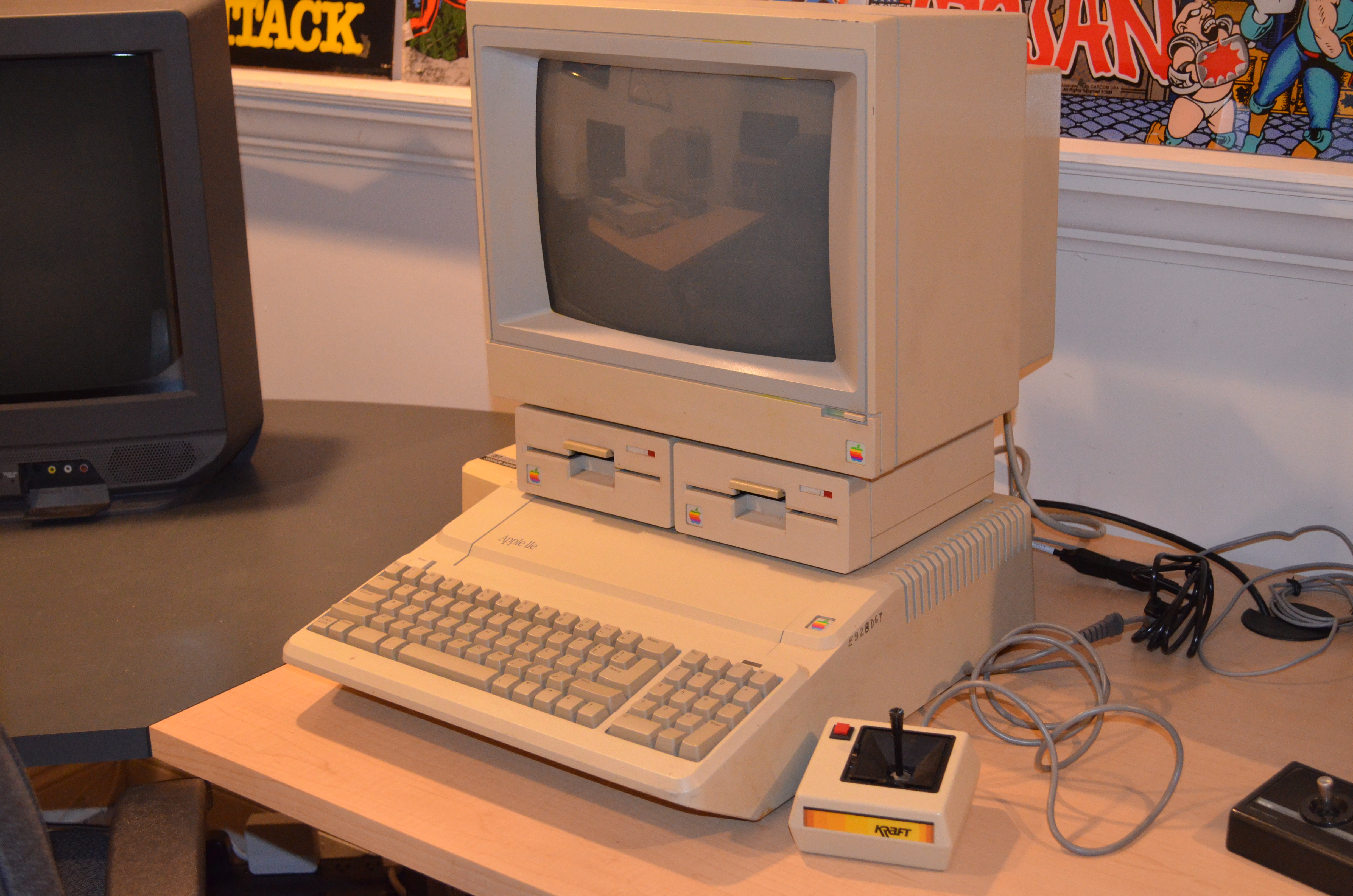 Apple IIe Plantinum.