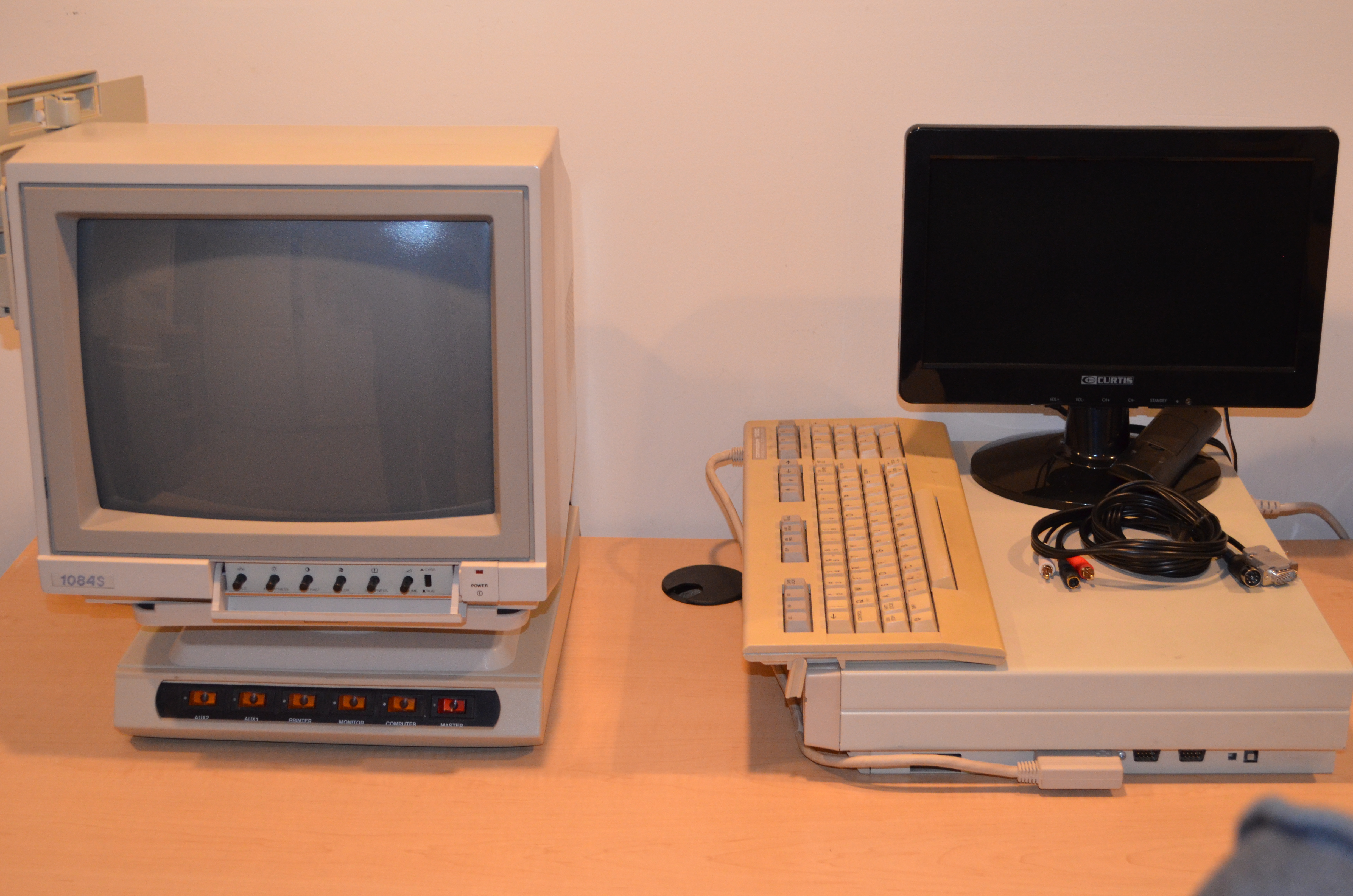 Commodore 128DCR.