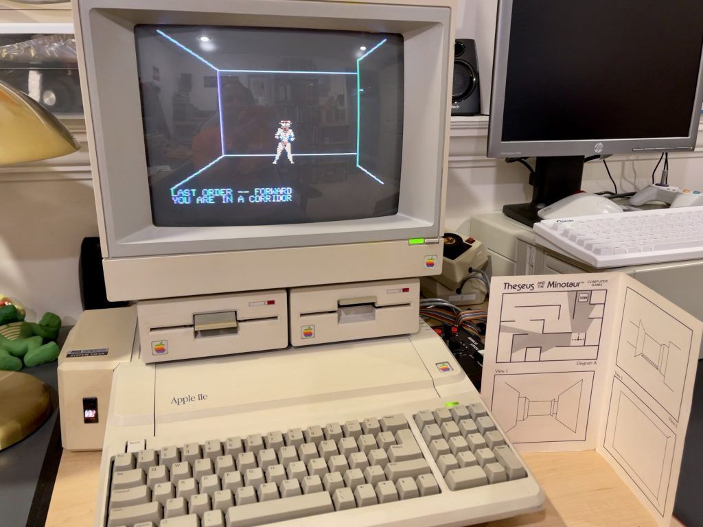 Theseus and the Minotaur (TSR, 1982, Apple II)