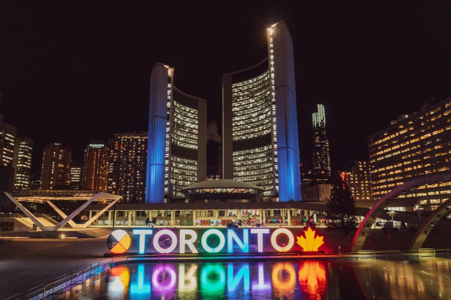 Toronto sign and skyline