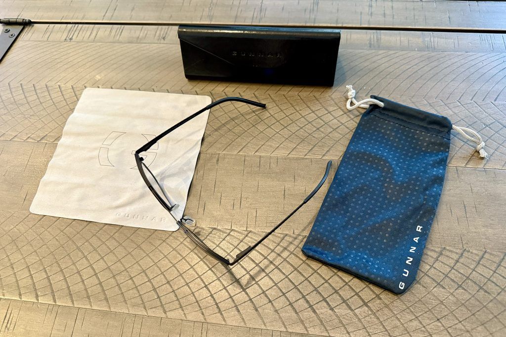 Contents of the Gunnar Pismo Clear Pro Glasses package