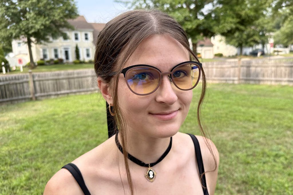 Woman wearing Gunnar Palomar glasses outdoors