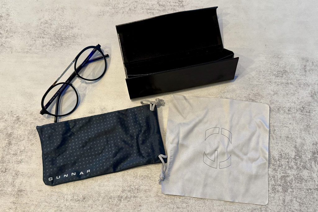 Gunnar Pacifica glasses (Epic, Onyx/Silver, Clear Pro Lens Tint) contents.