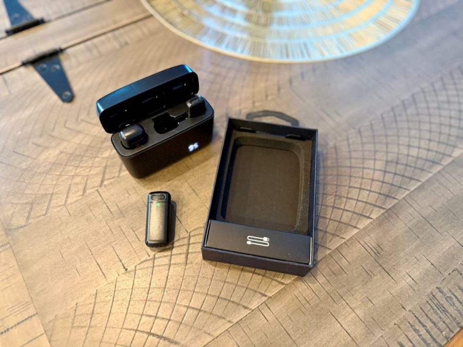 AMPOMOV Wireless Lavalier Microphone