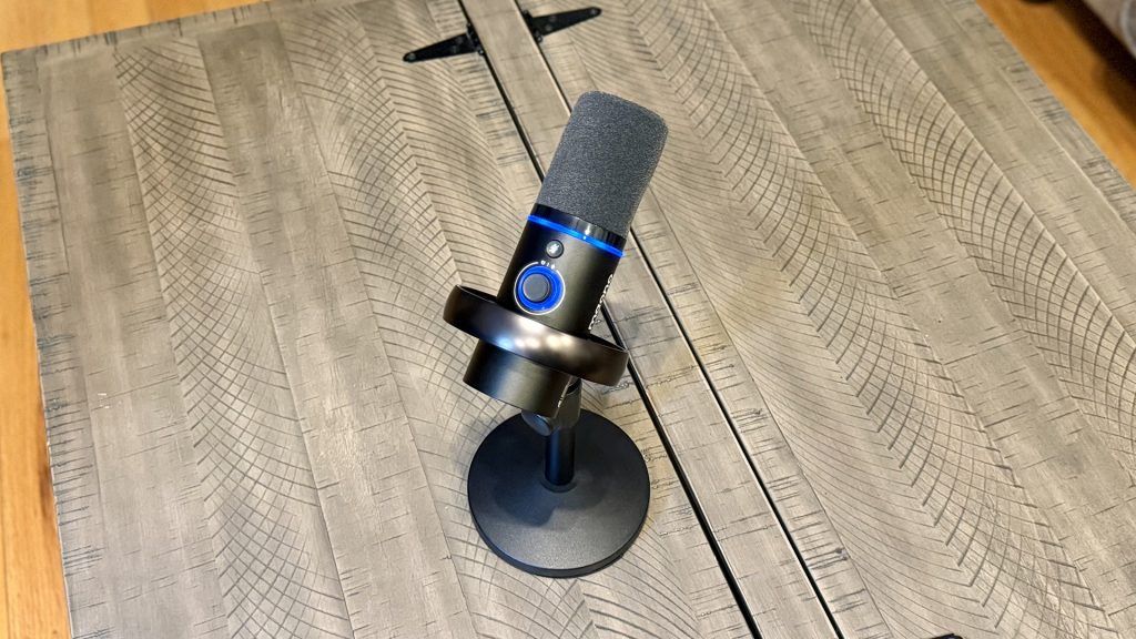 MAONO PD200W Hybrid Wireless Podcast Microphone powered on.