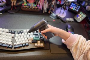 JisuLife Handheld Fan Ultra2 being used on a keyboard.
