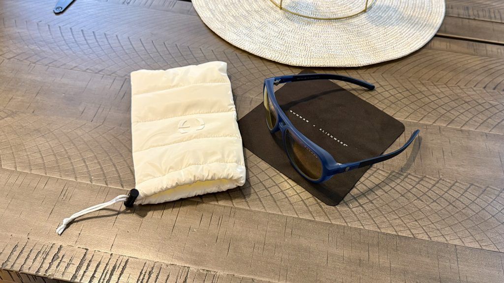 GUNNAR x Alienware ROSWELL Conspiracy Blue Glasses (package contents).
