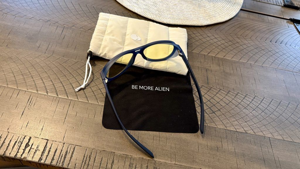 GUNNAR x Alienware ROSWELL Conspiracy Blue Glasses (package contents).