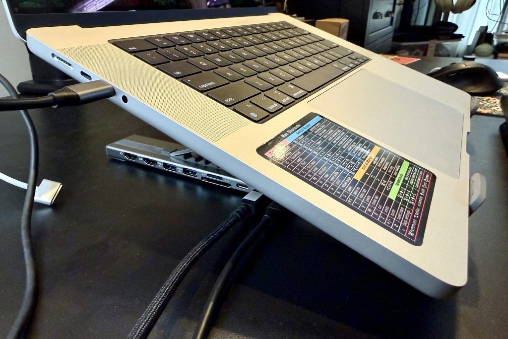 Mukiya 9 in 1 USB-C Laptop Stand