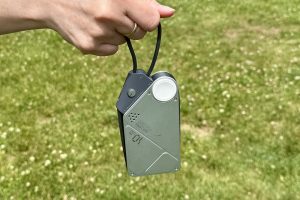 AULUMU M10 being held.