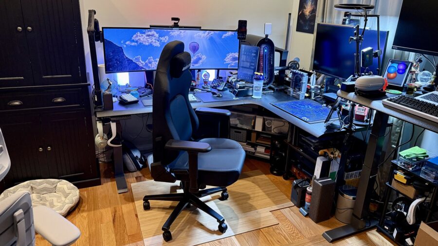 AndaSeat Phantom 4 Pro in front of a busy desktop.