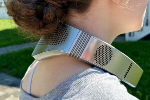 Woman wearing the TORRAS COOLiFY Cyber Fold.